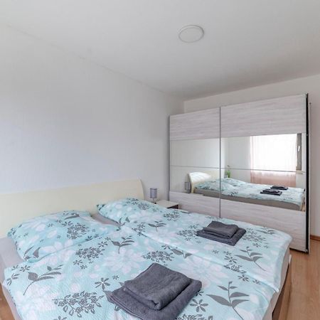 Schoene, Moeblierte Wohnung Mit Balkon Und Tiefgarage デュッセルドルフ エクステリア 写真
