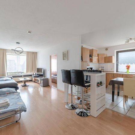 Schoene, Moeblierte Wohnung Mit Balkon Und Tiefgarage デュッセルドルフ エクステリア 写真