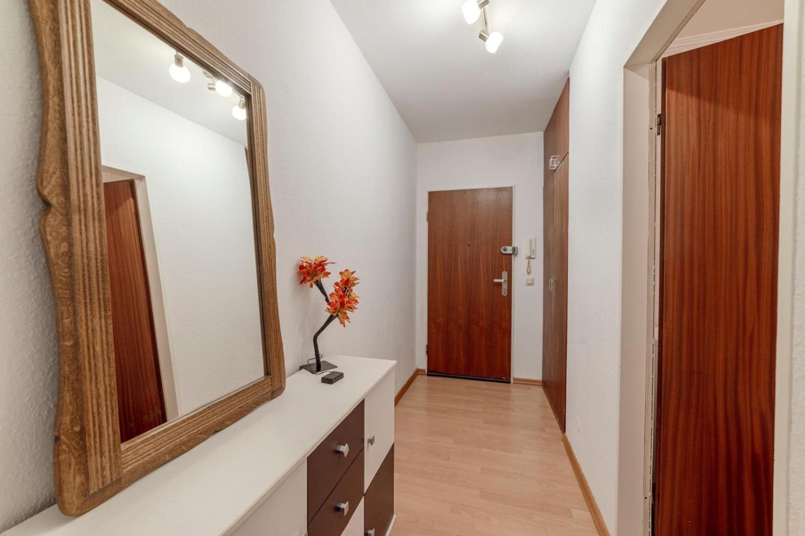 Schoene, Moeblierte Wohnung Mit Balkon Und Tiefgarage デュッセルドルフ エクステリア 写真
