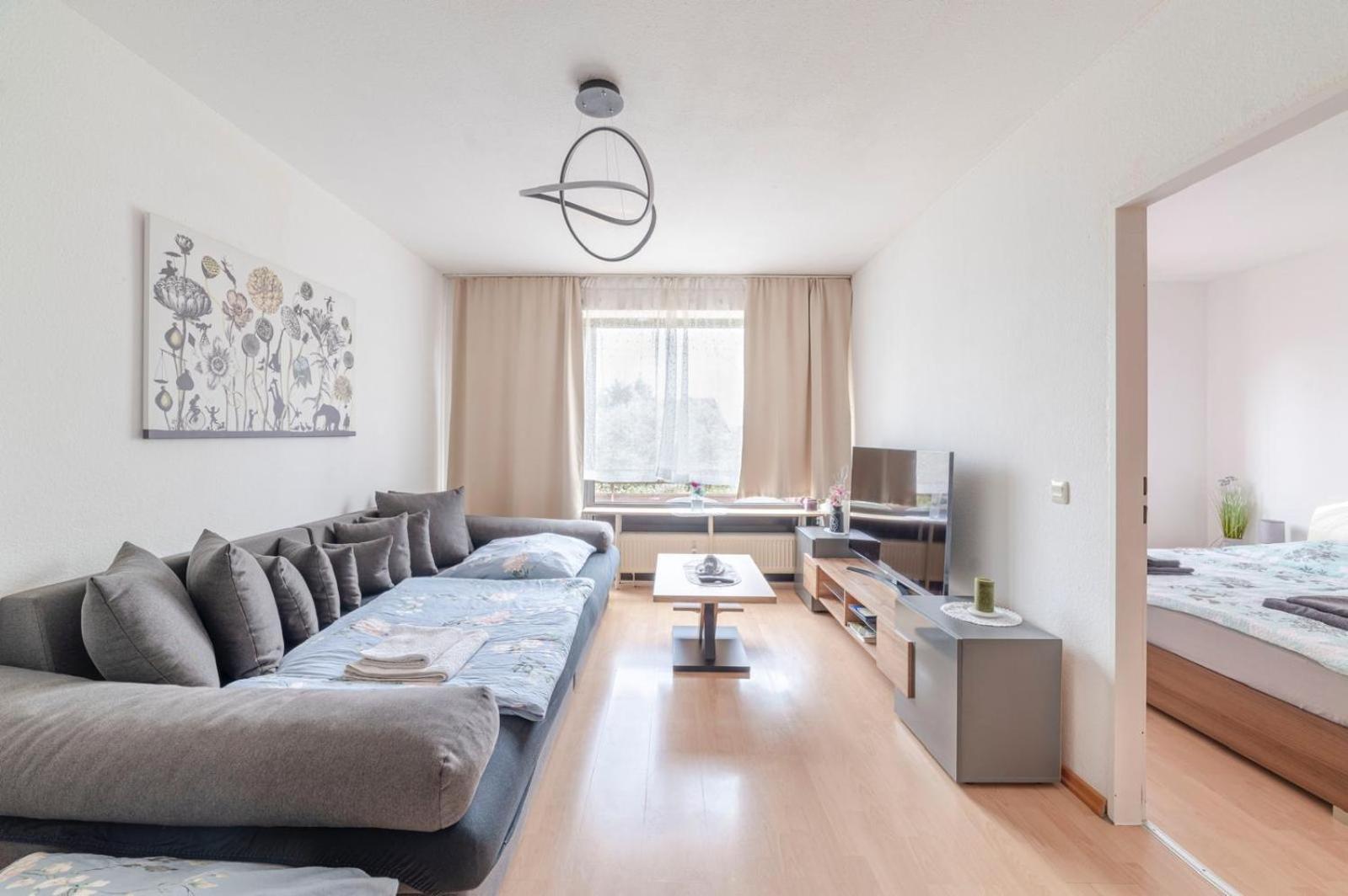 Schoene, Moeblierte Wohnung Mit Balkon Und Tiefgarage デュッセルドルフ エクステリア 写真
