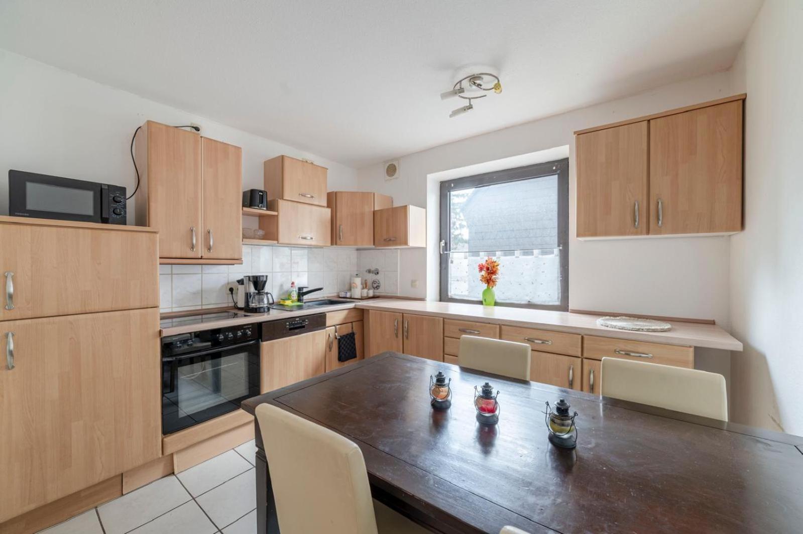 Schoene, Moeblierte Wohnung Mit Balkon Und Tiefgarage デュッセルドルフ エクステリア 写真